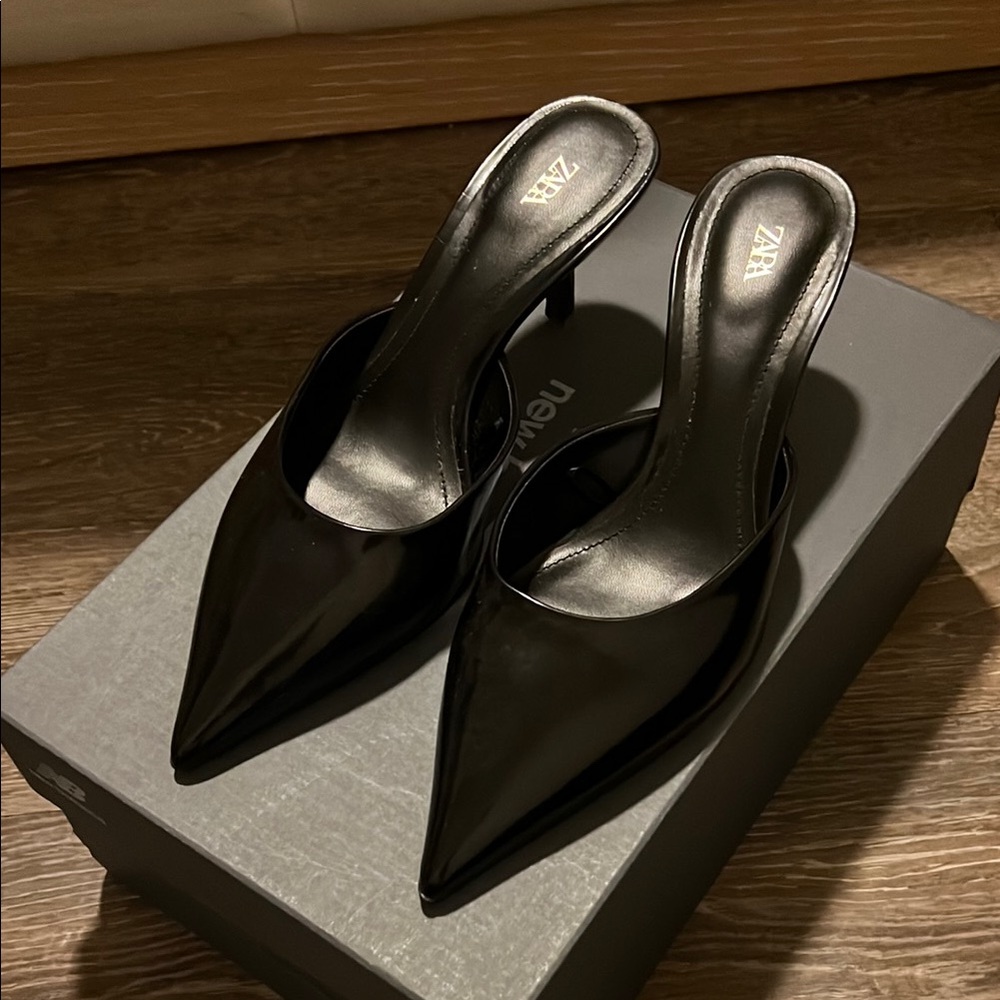 Zara Women's Black Pointed Toe Mule/Kitten Heel